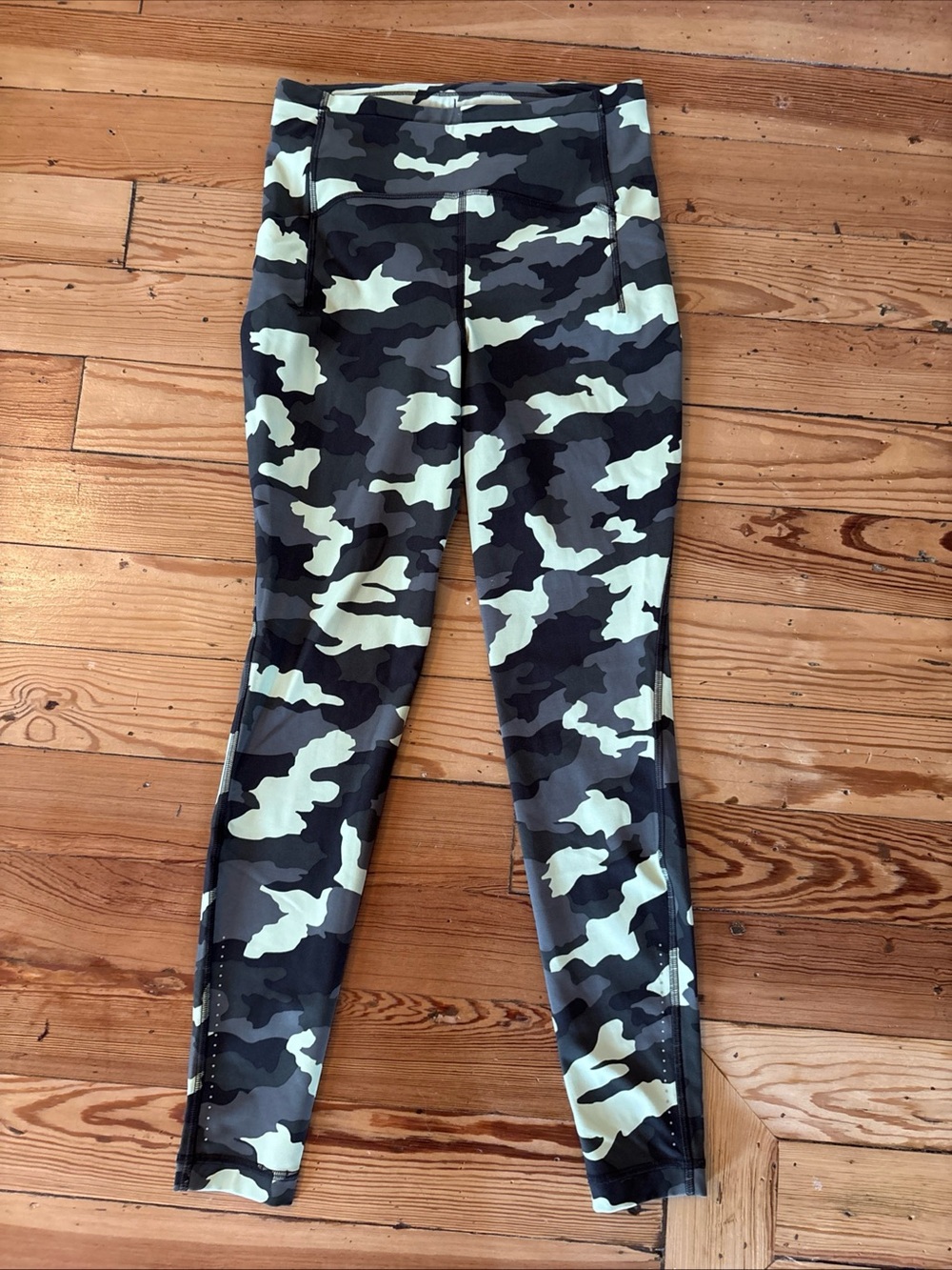 Lululemon Women’s Green Camo Swift Speed HR Tight 28” Leggings Size 6
